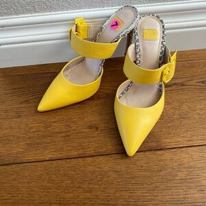 Louise et Cie Women’s Yellow Buckle Leather Pump with Grey Snake Heel Size 7